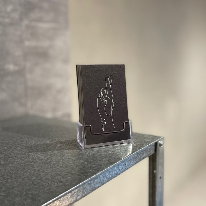 「;」マーク入りのショップカード