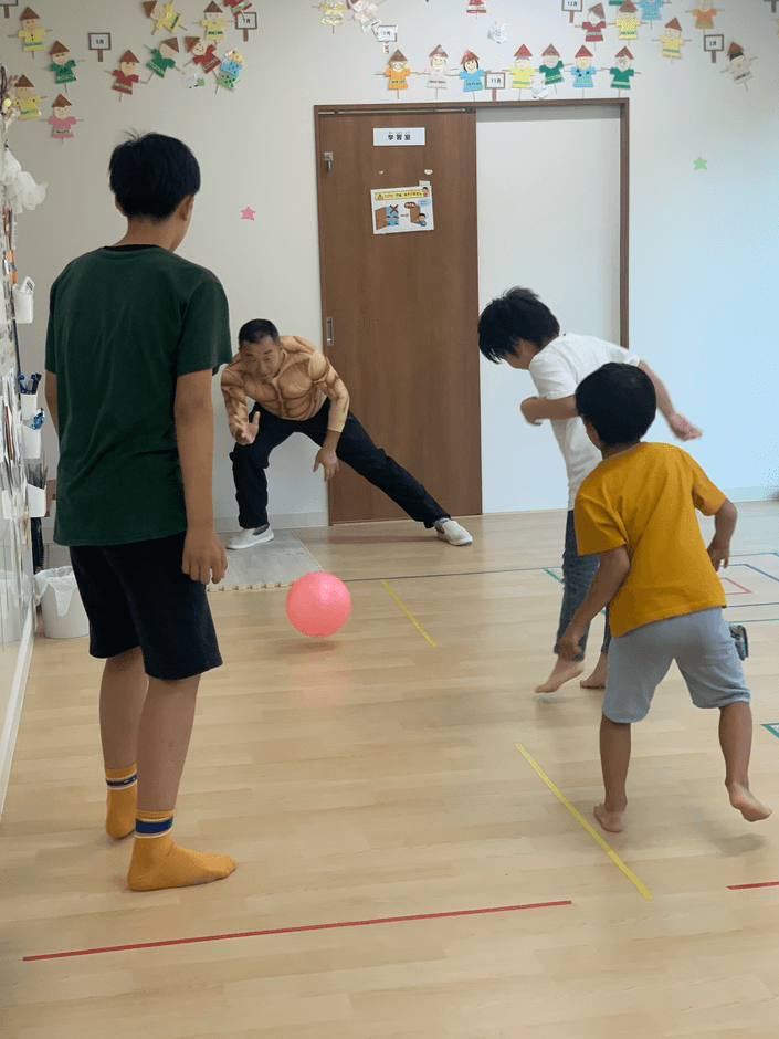 運動量育（ボール遊び）の様子