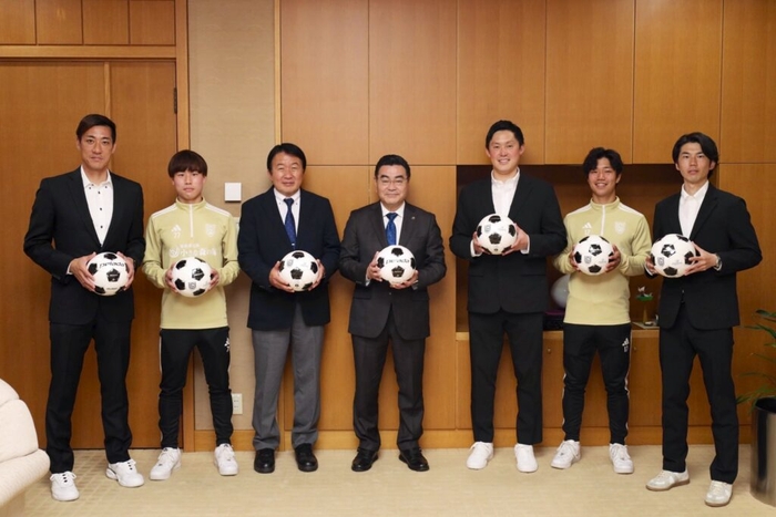 野田市、柏市全ての小学校にサッカーボールを寄贈するなど、地域活動に貢献することもチーム理念の一つ