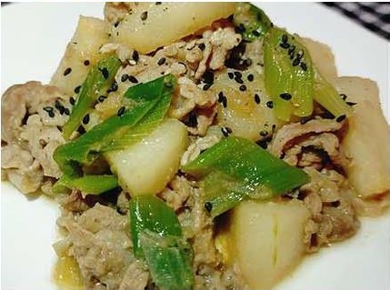 旨シャキ!千葉の梨、ねぎ、元気豚の炒め物