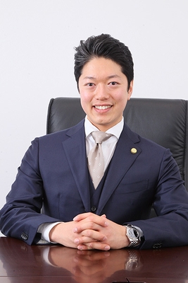 代表弁護士 井上 昌哉