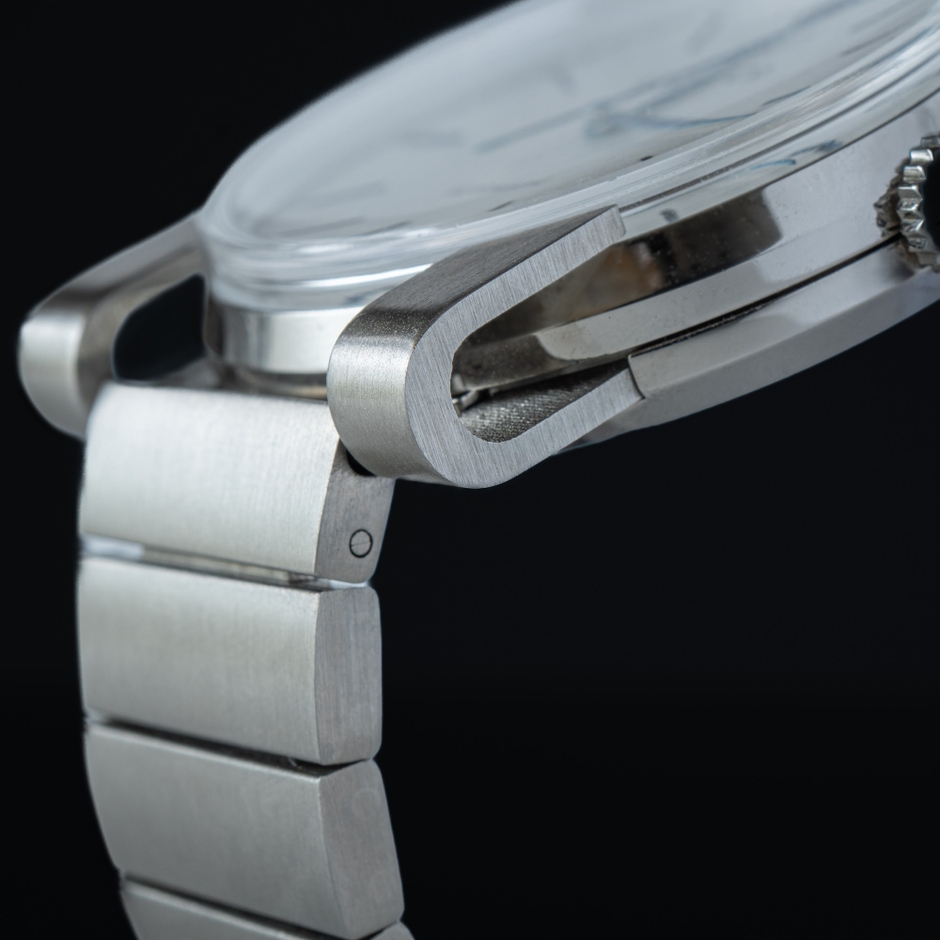 研ぎ澄まされたサイドビュー