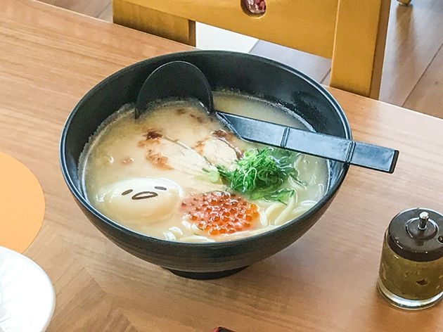 あつすぎるのもどうなの？　お月見鶏白湯うどん　980円＋税