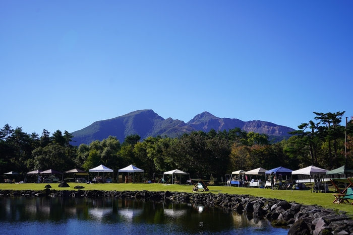庭園でのマルシェイベント