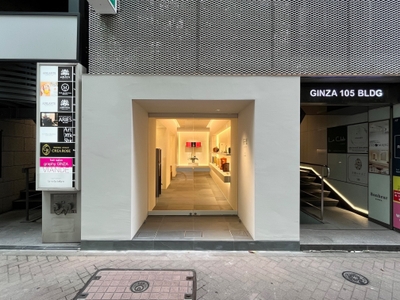 厨子屋 銀座本店外観／ギャラリーは向かって右側の階段から