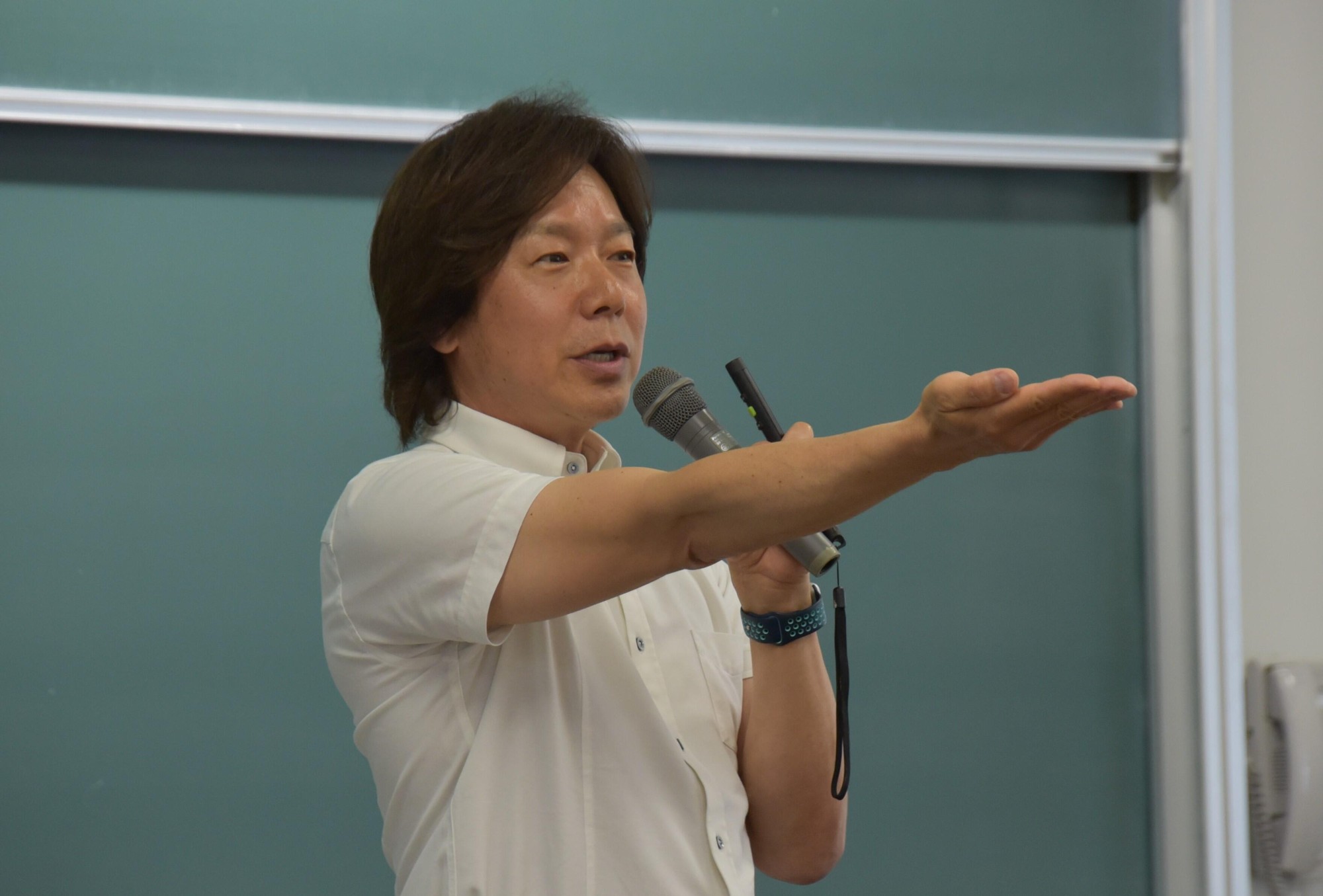 【名城大学】「体操のお兄さん」薬学部の佐藤弘道特任教授が今年度初めての講義