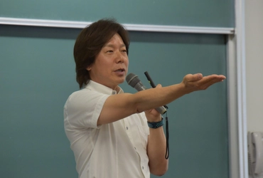 【名城大学】「体操のお兄さん」薬学部の佐藤弘道特任教授が今年度初めての講義