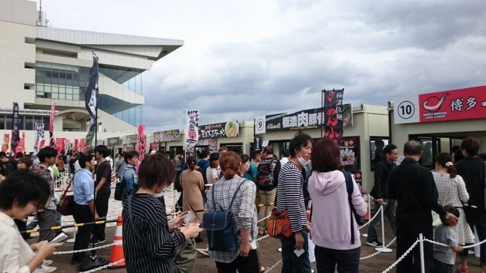 約5万杯のラーメンが食される人気イベント 「関西ラーメンダービー2017」 京都競馬場にて開催