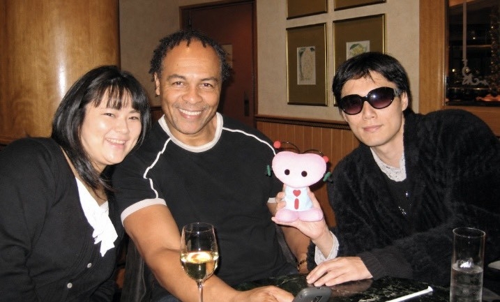 左からSIZUKU、レイ・パーカーJr.、GOD