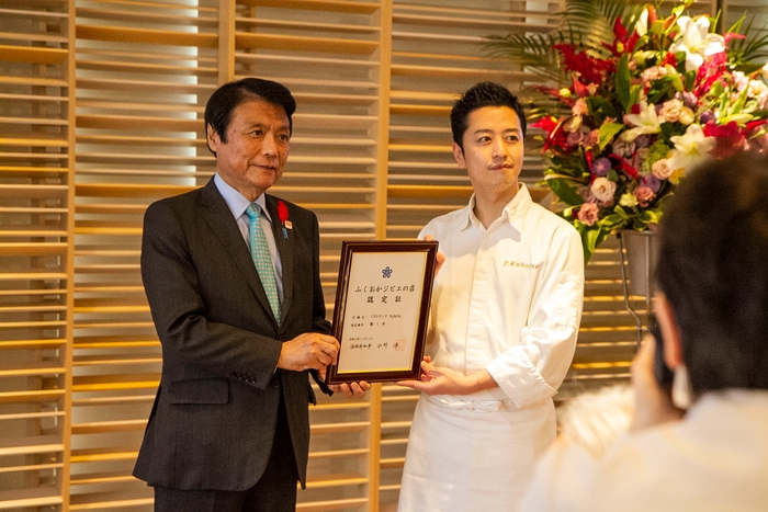 福岡県知事より認定店を代表してプレートをいただきました