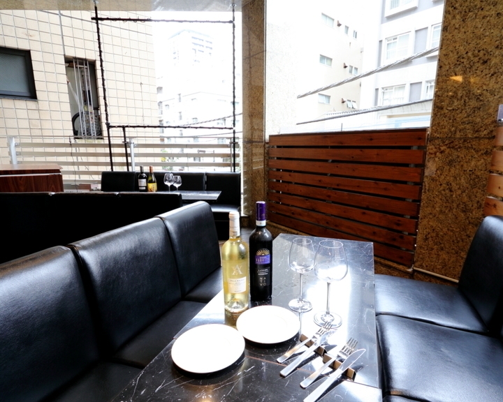 肉料理とワインの店「麻布肉バルCiccio(チッチョ)」店内2