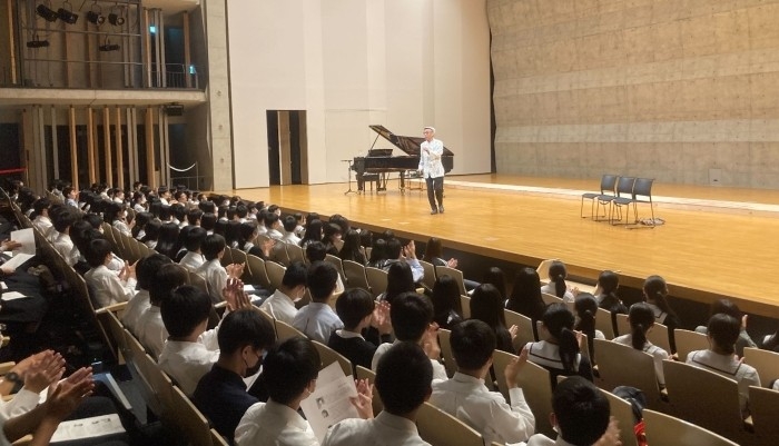 令和5年(2023年)に実施した音楽鑑賞会の様子