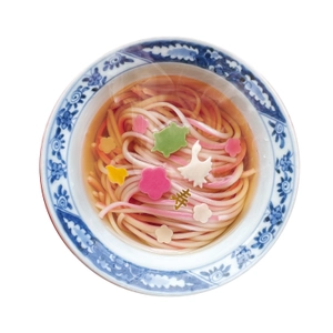 紅白合わせ麺に、鶴、亀、千鳥、梅、松の飾り麺をあしらった 「knot charm(ノット チャーム)寿」新発売