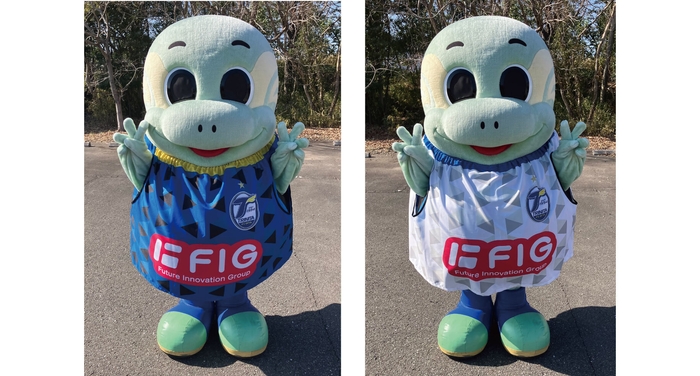 左:ホーム戦ユニフォーム 右:アウェイ戦ユニフォーム