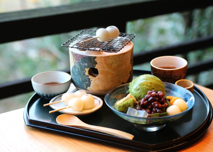 祇園八坂だけの新限定セット「ほくほくお団子と抹茶あんみつセット」