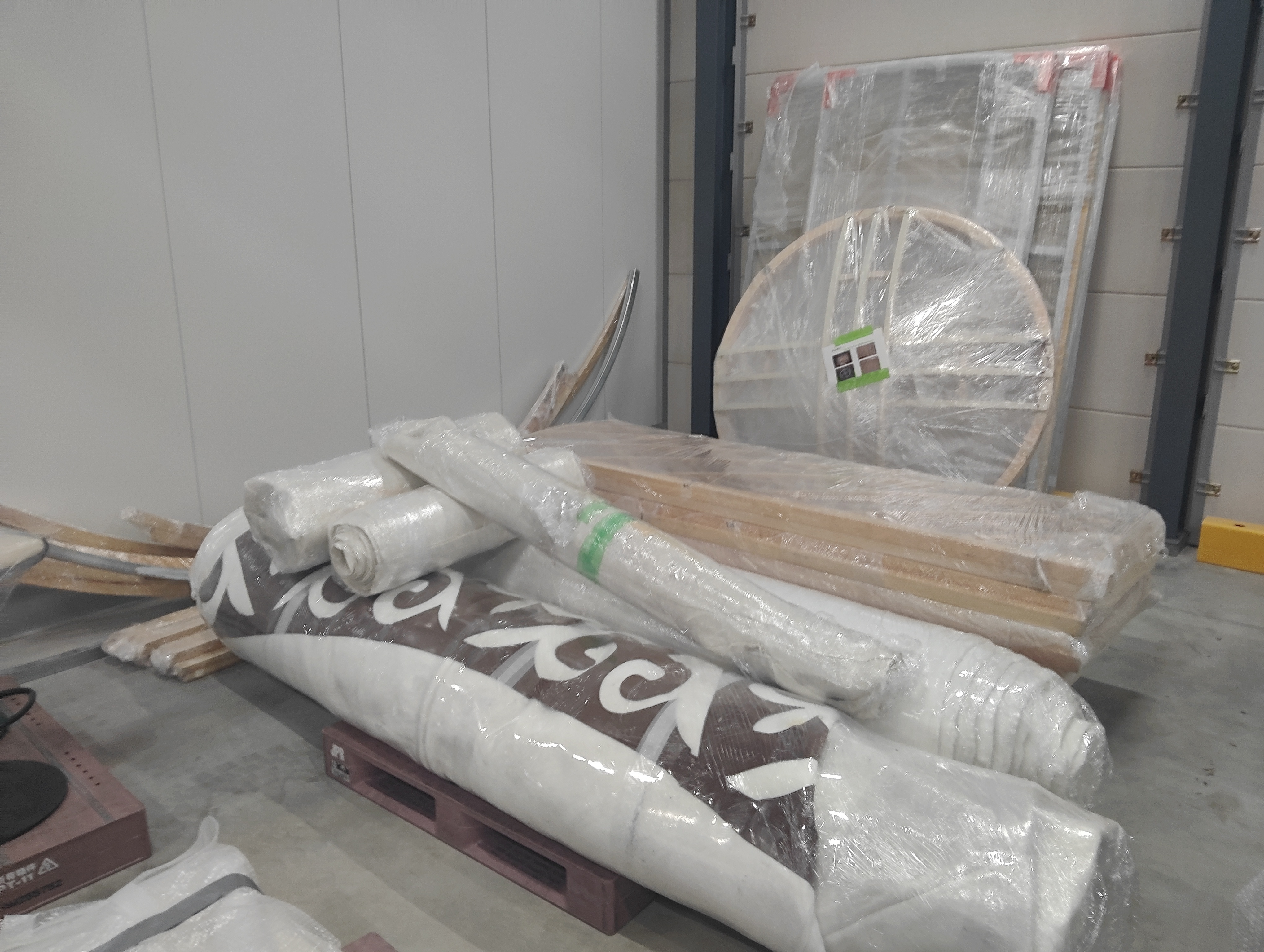 寄贈品実物(大型ユルト)