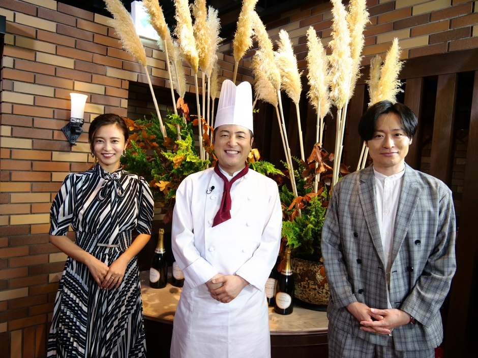 左から 小島瑠璃子、水田信二(和牛)、川西賢志郎(和牛)