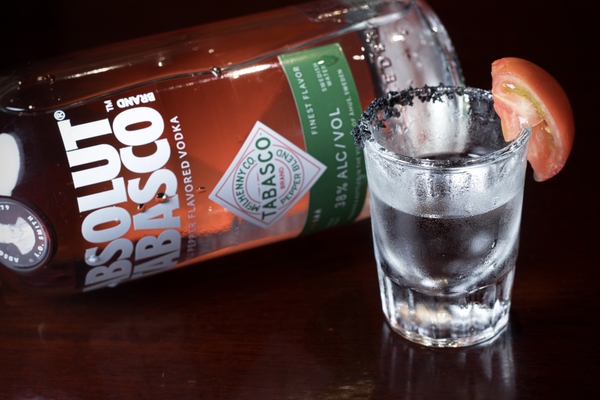 アブソルートタバスコショット（ブラックソルトとアメーラ添え）