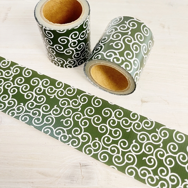 新柄の１つ、唐草模様480円（税抜き）