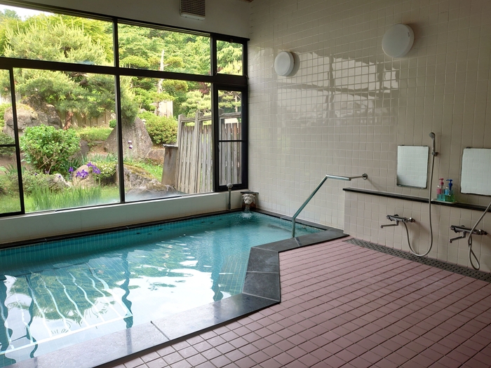 宿泊施設内の大浴場が利用可能。寒いアウトドア体験からあたたかお風呂を楽しめます