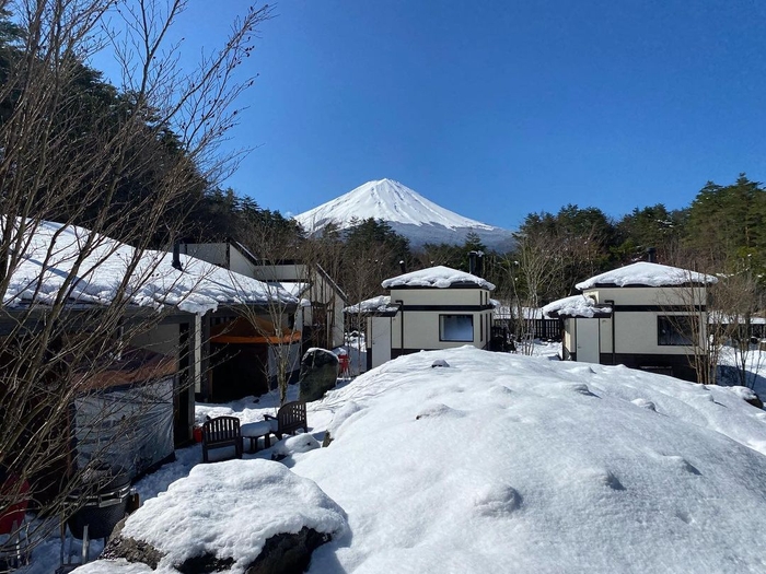 壮大な富士山を望めるラグジュアリーグランピング