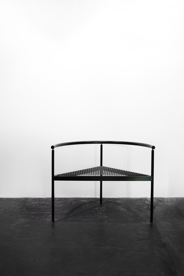 15. September(1977, 椅子)