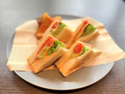 奏のアボカドホットサンド