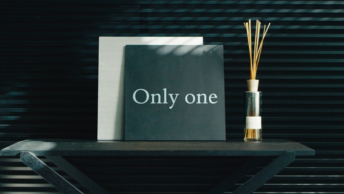 歌詞が映し出されるCanvas型スピーカーCotodama