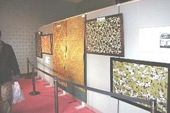 生花と金唐紙の展示