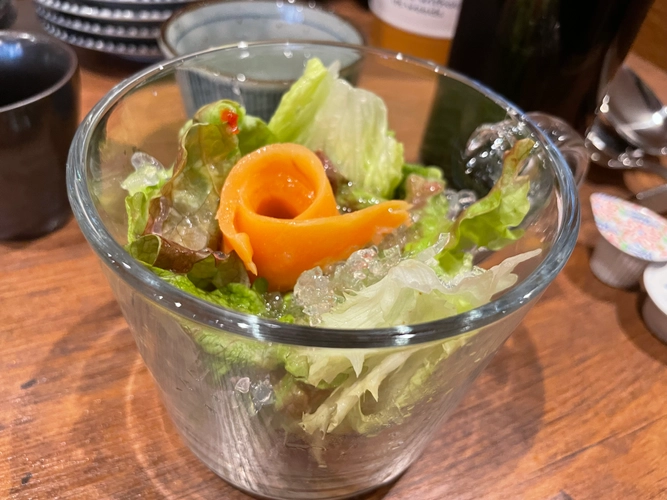 セットのシーフードサラダ