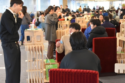 賑わう会場