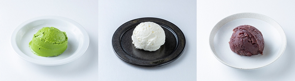 左：トッピングお濃茶アイス 200円、中央：トッピング生クリーム 150円、右：トッピング粒あん 150円