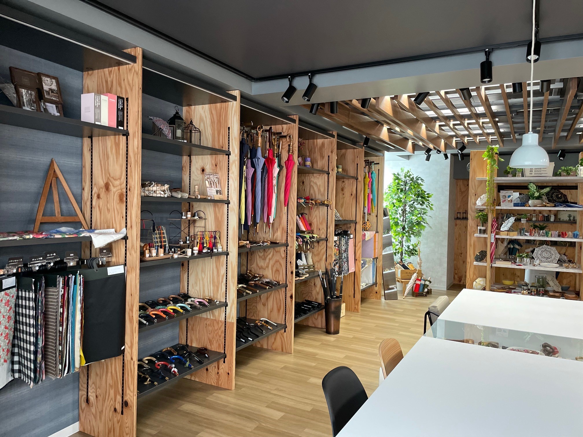 完全オーダーメイドの傘店「SUN」が人形町に6月11日(傘の日)にオープン!職人が手作りする「失くしたくない大切な傘」で傘ゴミ問題解消へ