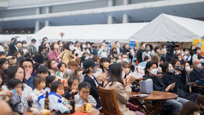 会場全体で「いただきます！」と唱和するプログラムを予定　※過去開催の様子