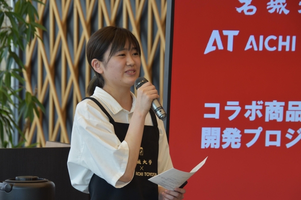 プレゼンする小田さん