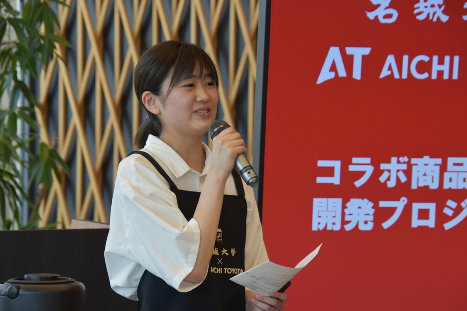 プレゼンする小田さん