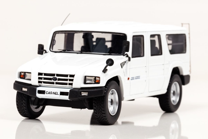 メガクルーザー White:左前