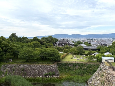 郡⼭城跡の天守台からの眺望