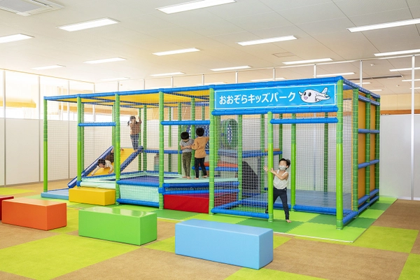 内田工業が北海道大空町「女満別B&G海洋センター」にある おおぞらキッズパークへ屋内遊具「ASOBIO」を納入