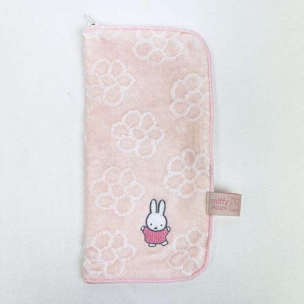 タオル生地でできているミッフィーのどっとポーチ