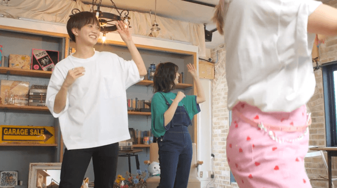 ▼ダンスの練習を重ねるせりしゅんさん①(メイキングより)