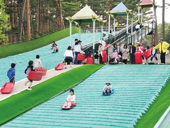 山梨県・河口湖【富士スバルランド　ドギーパーク】 2011年11月14日（月）～30日（水） 「山梨県民感謝ウィーク」開催！ ～山梨県民の方は大人・小人入園料半額～ 11月20日（日）は、山梨県民の方は入園無料！