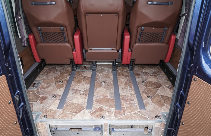 可動式の座席により、ゆとりある トランクスペース確保が可能に