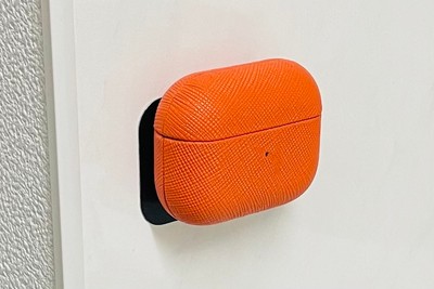 どこへでも取り付け可能なサフィアノレザーケース
