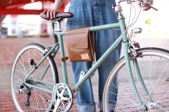 自転車をおしゃれに着飾るフレームバッグ