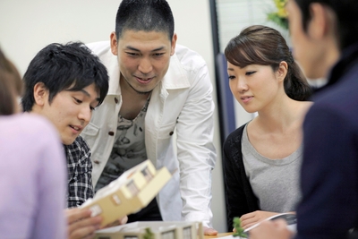 探求し、研鑽し合う