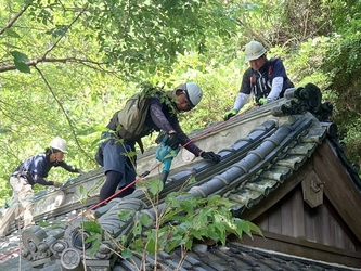 八月八日「屋根の日」に若手かわらぶき職人が全国一斉PR活動　 約200人が屋根の点検・清掃、悪質営業への注意も呼びかけ