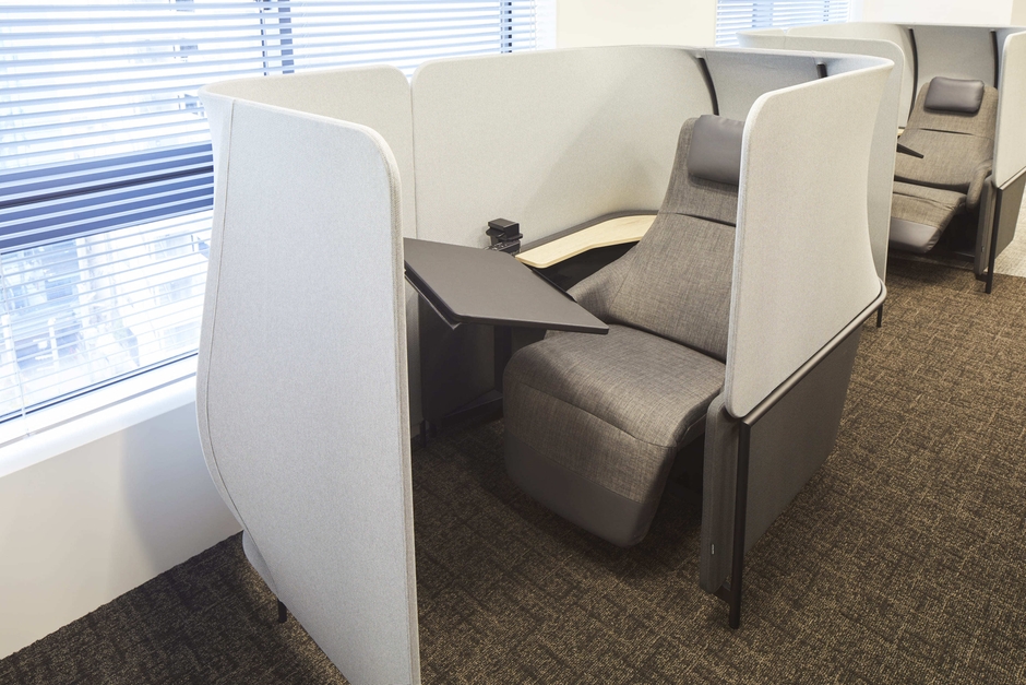 業務や状況に応じて選べる執務場所(5階 個別ブース)