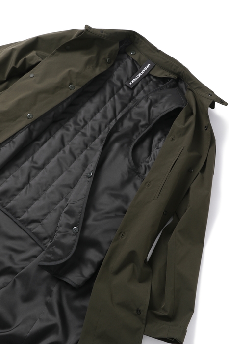 ライナーを取り外せば薄手のコートに!