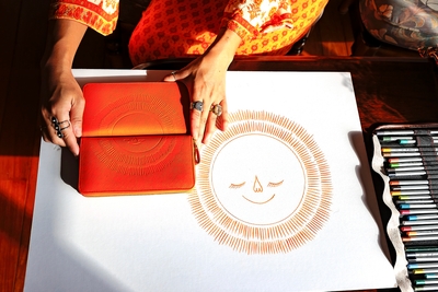 RIEさんの「太陽」と財布